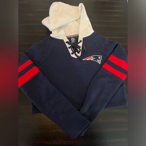 New England Patriots cropped sweatshirt. NFL brand. Small. Worn once. Perf cond